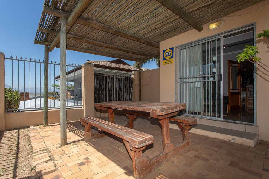 6 Bedroom Property for Sale in Vredekloof Heights Western Cape